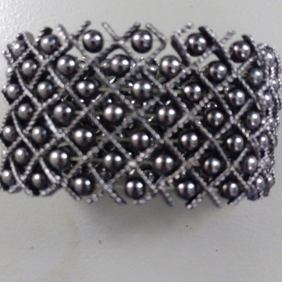 Bracelets - Picture 4 of 12